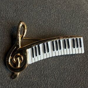 Vintage AJC Gold Tone White & Black Enamel Piano Brooch Pin